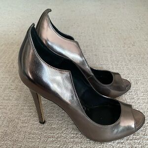 NWOT Dolce Vita ‘Isabel’ Metallic Peep-Toe Heels